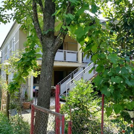 Guest House Of Givi Kobuleti Exteriör bild