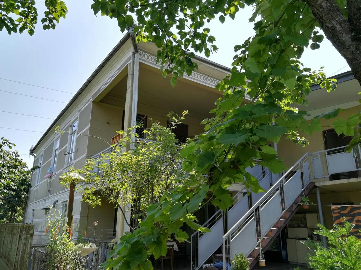 Guest House Of Givi Kobuleti Exteriör bild