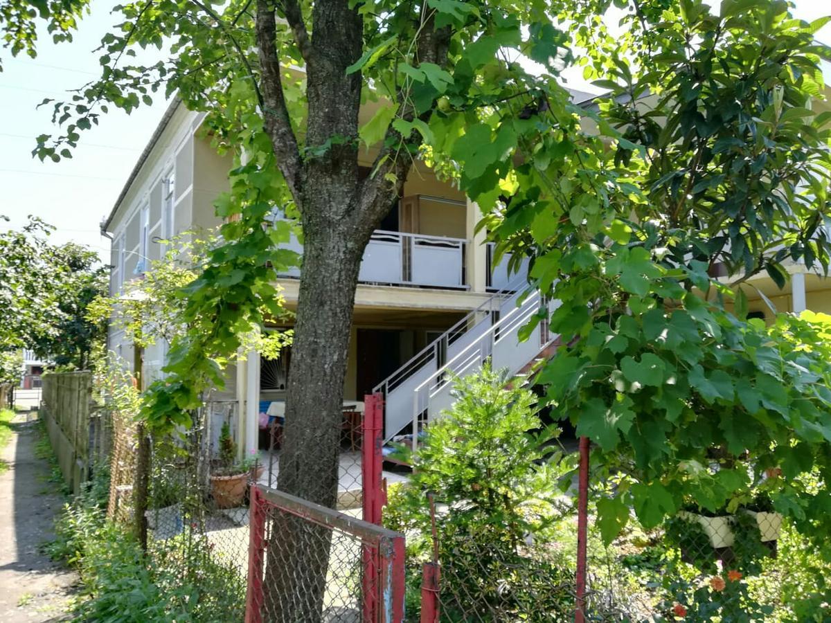 Guest House Of Givi Kobuleti Exteriör bild