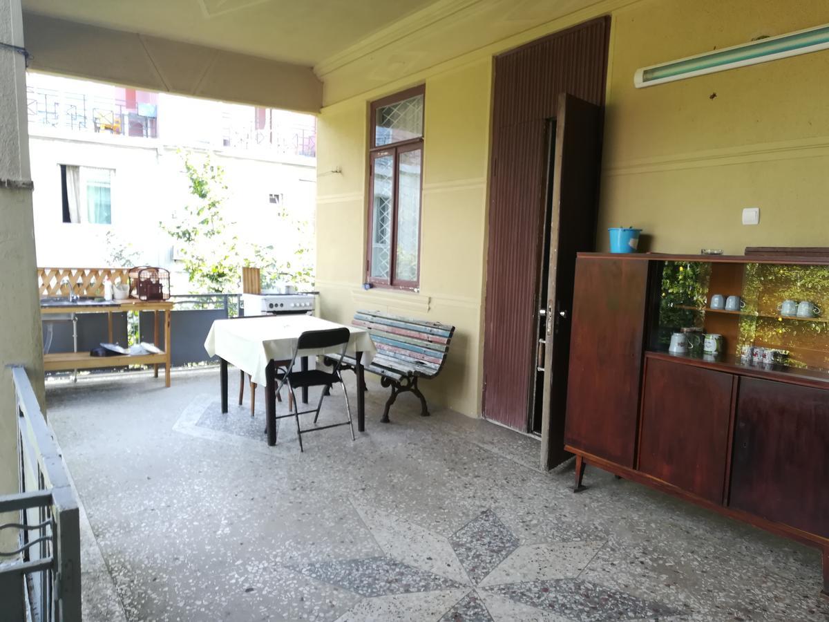 Guest House Of Givi Kobuleti Exteriör bild